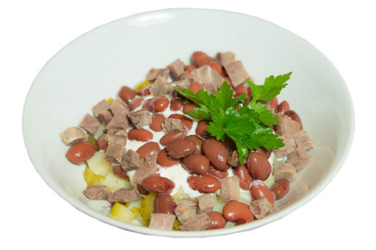Салат мясной с фасолью